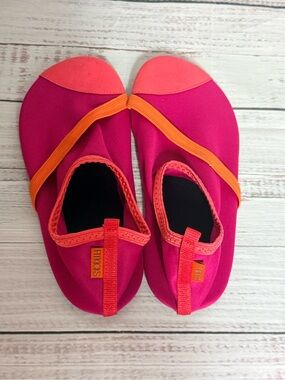 FITKICKS Foldable Flat Flexible Athletic Slip-On Shoes, Fuchsia/Orange - Size L